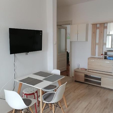 Kupus By Arena Apartment Pula Luaran gambar