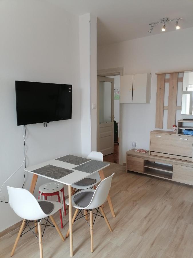 Kupus By Arena Apartment Pula Luaran gambar