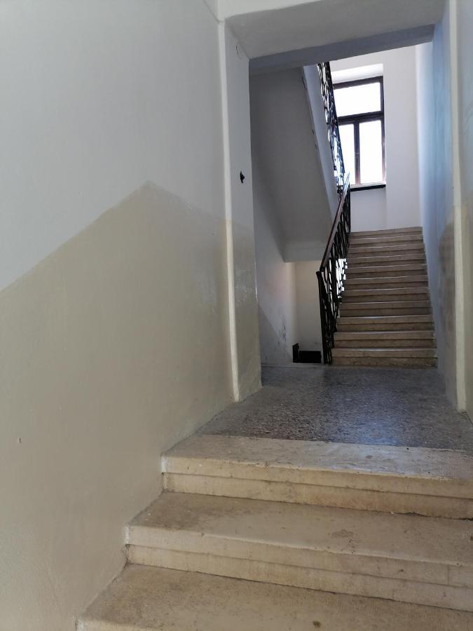 Kupus By Arena Apartment Pula Luaran gambar